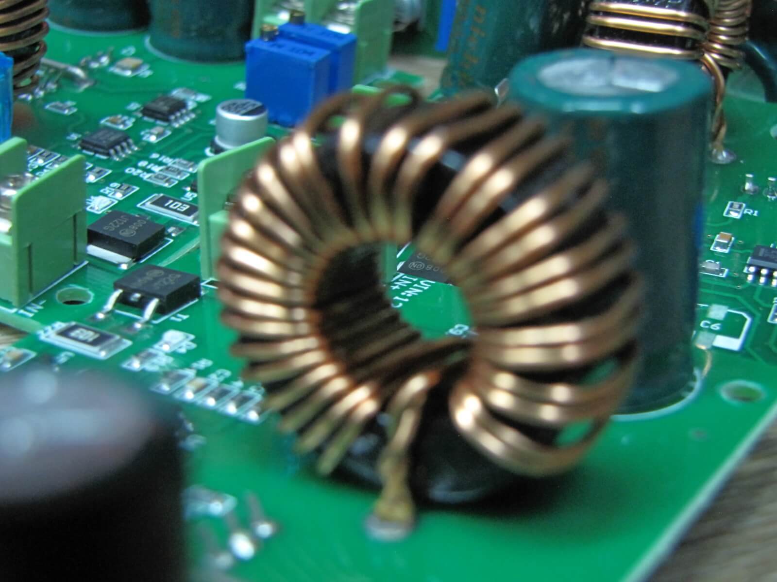 Перетворювачі напруги (5)