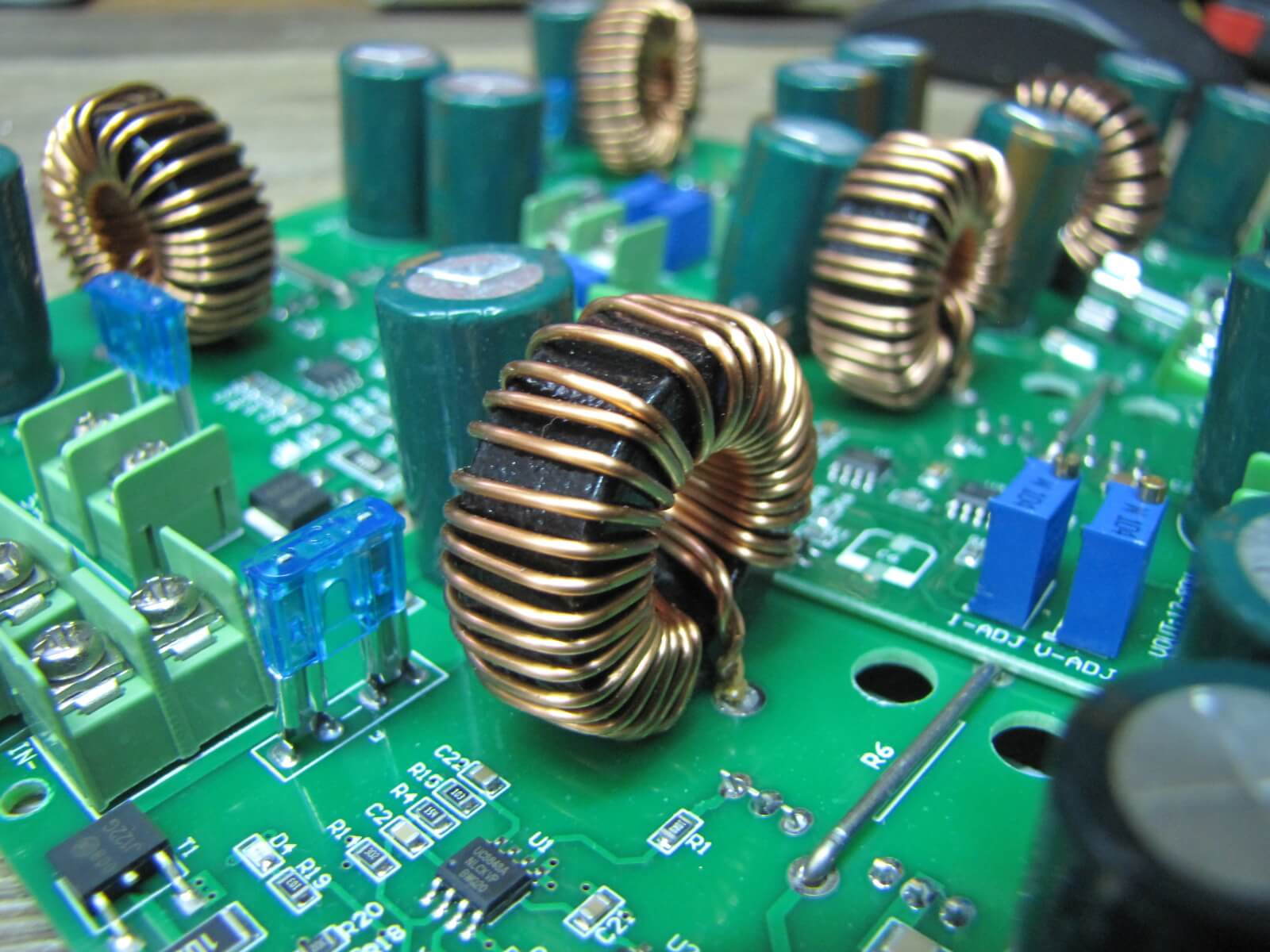 Перетворювачі напруги